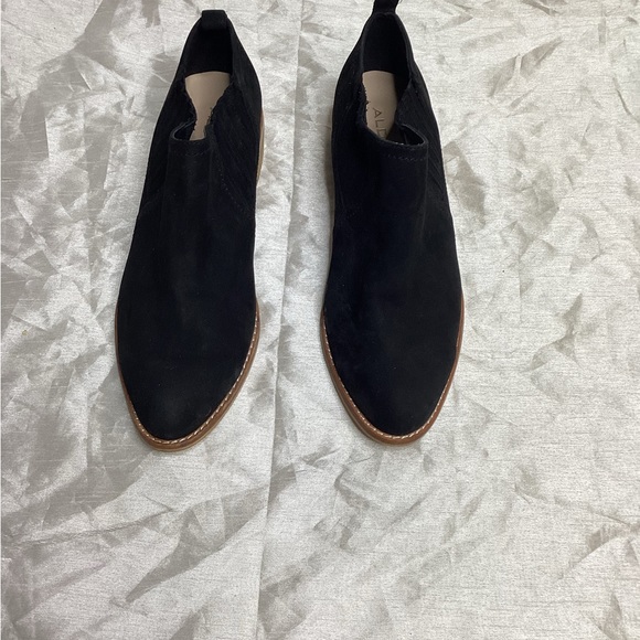 ALDO, BLACK SUEDE BOOTIE - Picture 2 of 4